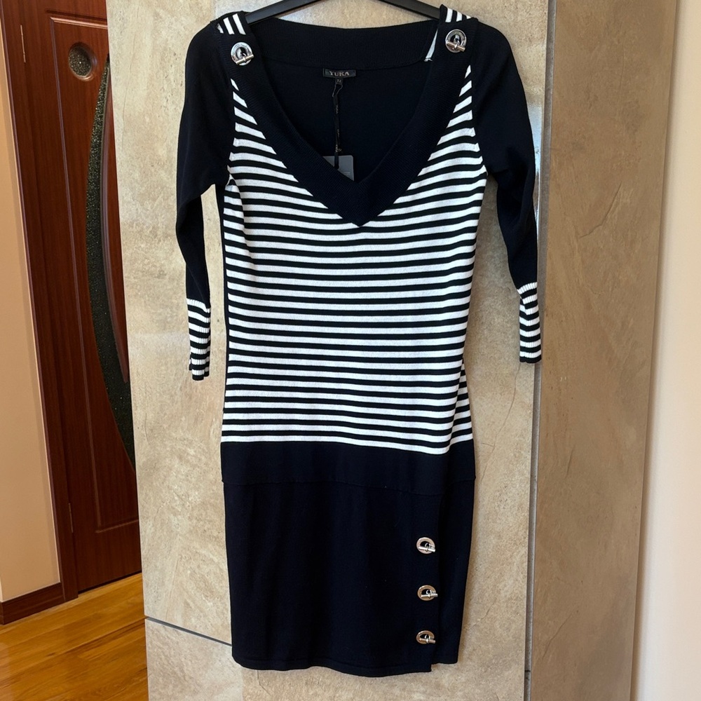 Black & White Striped V-Neck Knit Dress by Yuka NWT Size T2